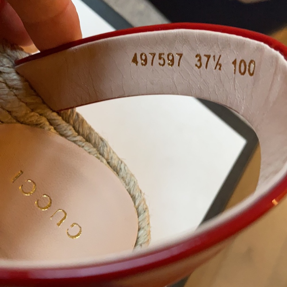 SOLD!!Gucci sandals β€οΈπ - Picture 4 of 6